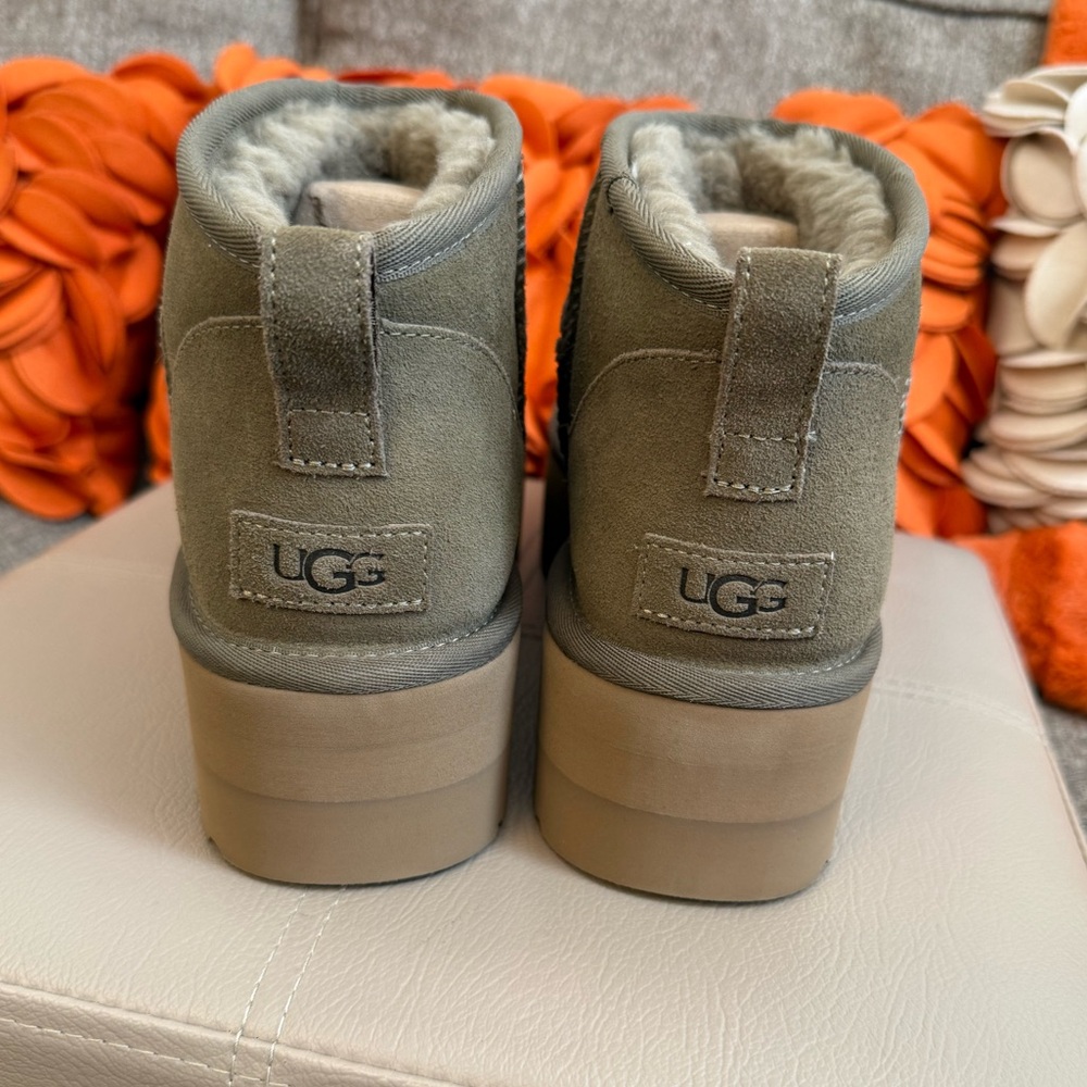 ❣️🆕 UGG® Classic Ultra Mini Platform Boots in Antilope Suede Shade❣️ - Picture 5 of 9